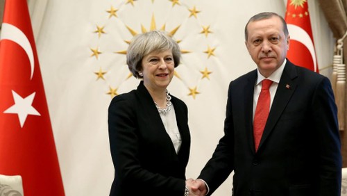 Theresa May veut doper les relations avec la Turquie - ảnh 1